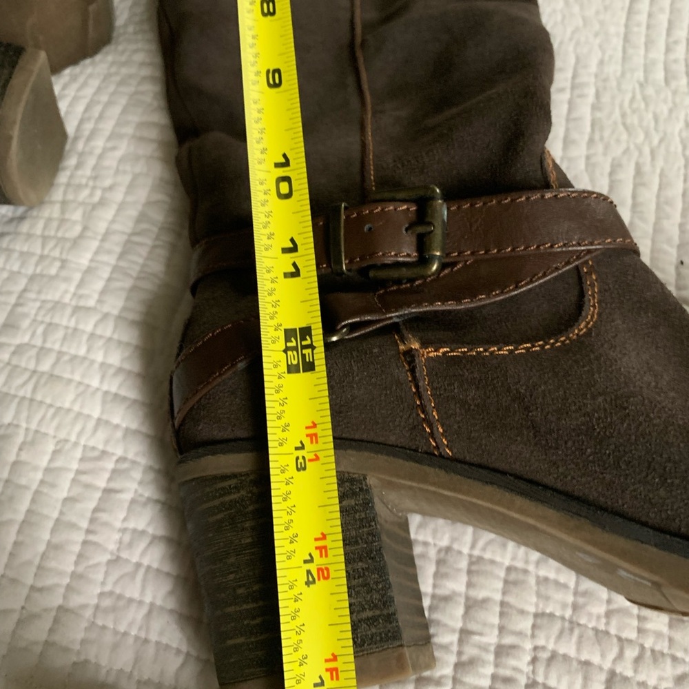 Cocoa Suede Boots Like New Condition Size 6 - image 7